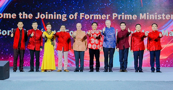 1、天九共享董事局成员在2019年度盛典集体亮相.jpg